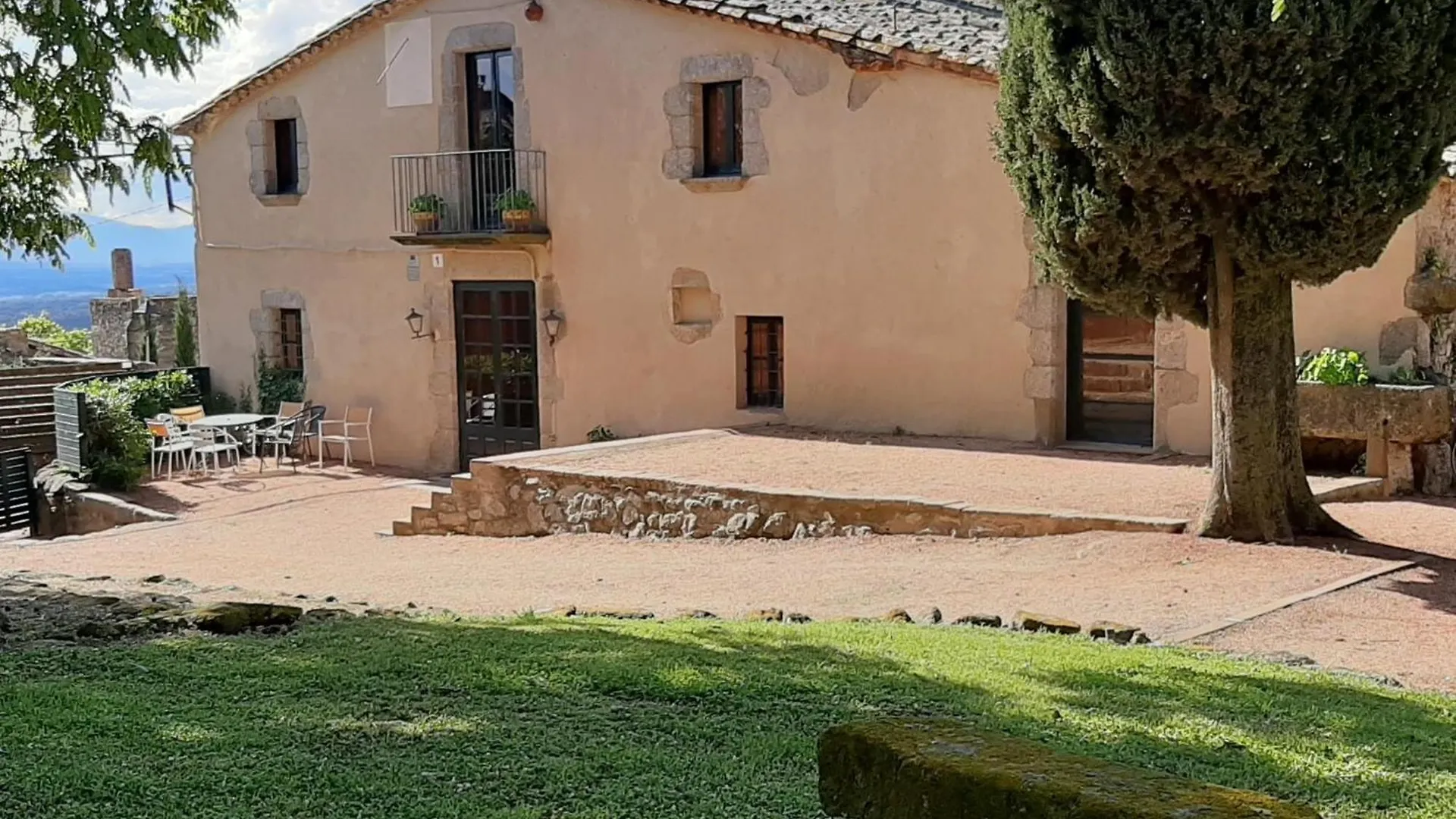 Can Perot Costabravasi kontakter